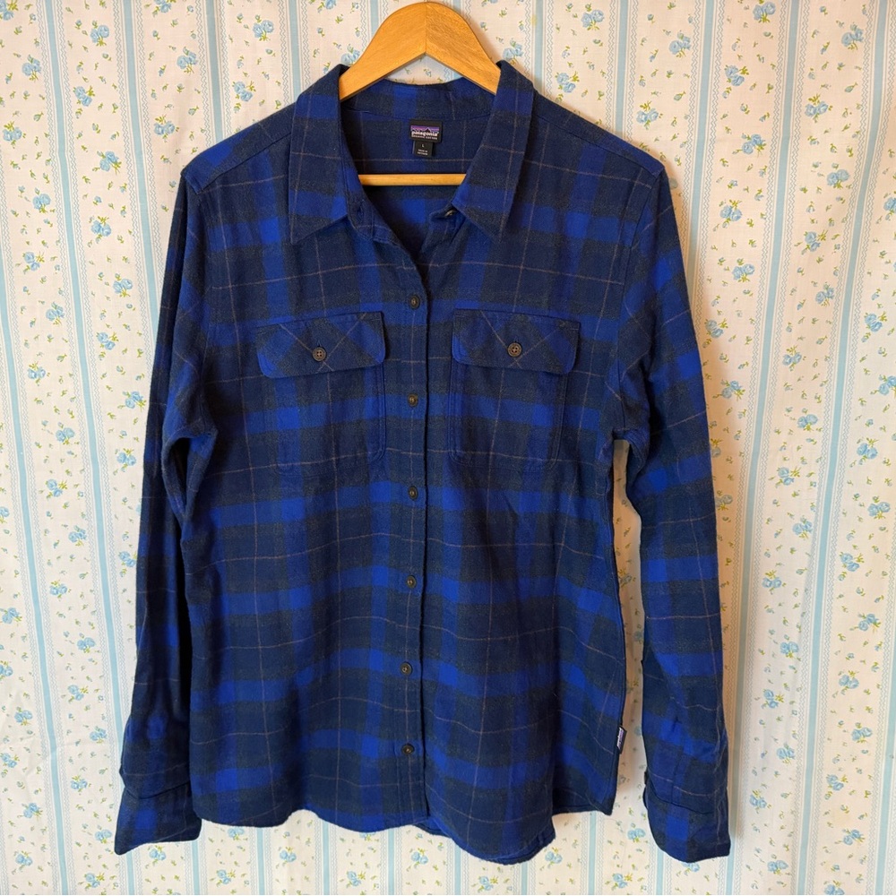 Patagonia Women’s Blue Plaid Flannel Button-Up Shirt - size large